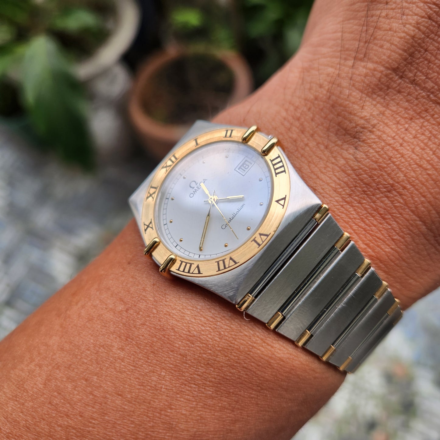 Omega Constellation 18k Solid Gold Bezel Two-Tone Midsize 34mm White Dial