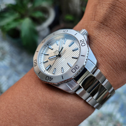 Tag Heuer Aquaracer Professional 200 Silver Sunray Brushed Dial 40mm - Complete Set