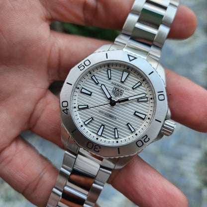 Tag Heuer Aquaracer Professional 200 Silver Sunray Brushed Dial 40mm - Complete Set