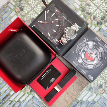 Oris Aquis Red Sea Limited Edition Ceramic Bezel with White/Red Accents in Grey Dial 43mm - Complete Set