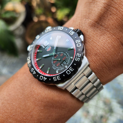 Tag Heuer F1 Grande Date Red/Black Dial 42mm