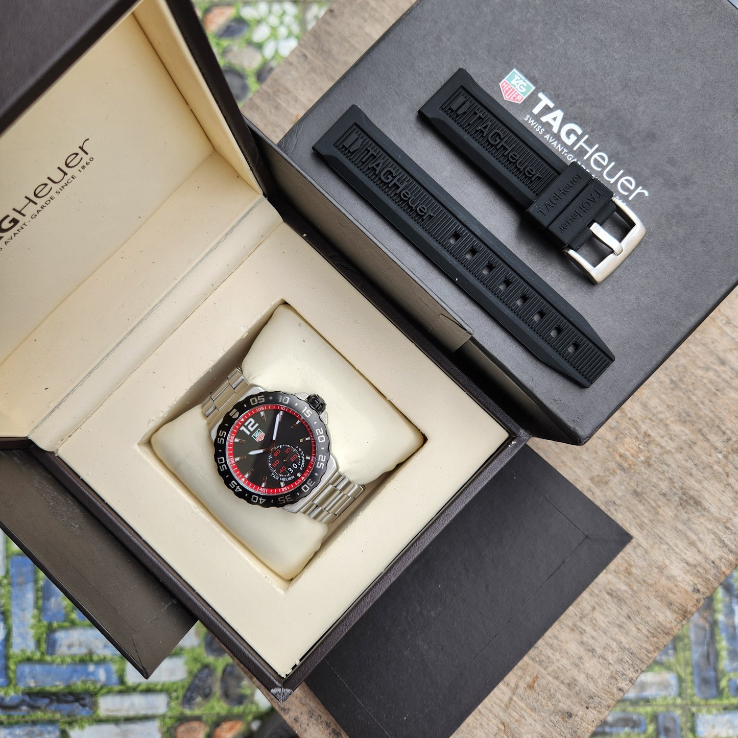 Tag Heuer F1 Grande Date Red/Black Dial 42mm
