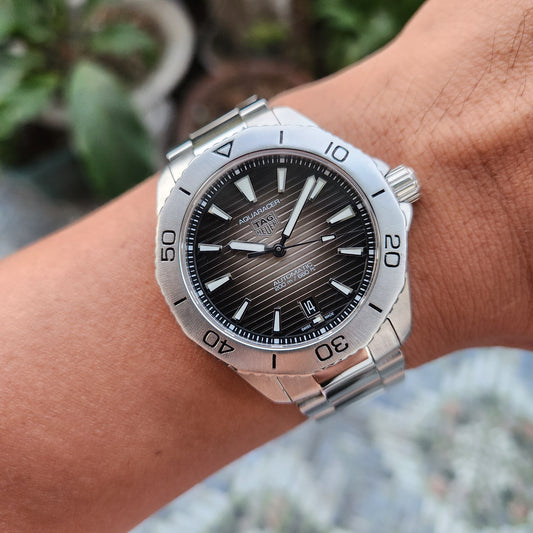 Tag Heuer Aquaracer Professional 200 Date Calibre 5 Smokey Black Sunray Dial 40mm - Complete Set