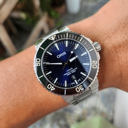 Oris Aquis Date Ceramic Bezel in Blue Dial 43.5mm - Complete Set