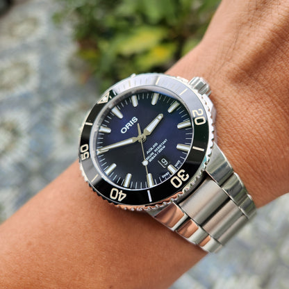 Oris Aquis Date Ceramic Bezel in Blue Dial 43.5mm - Complete Set