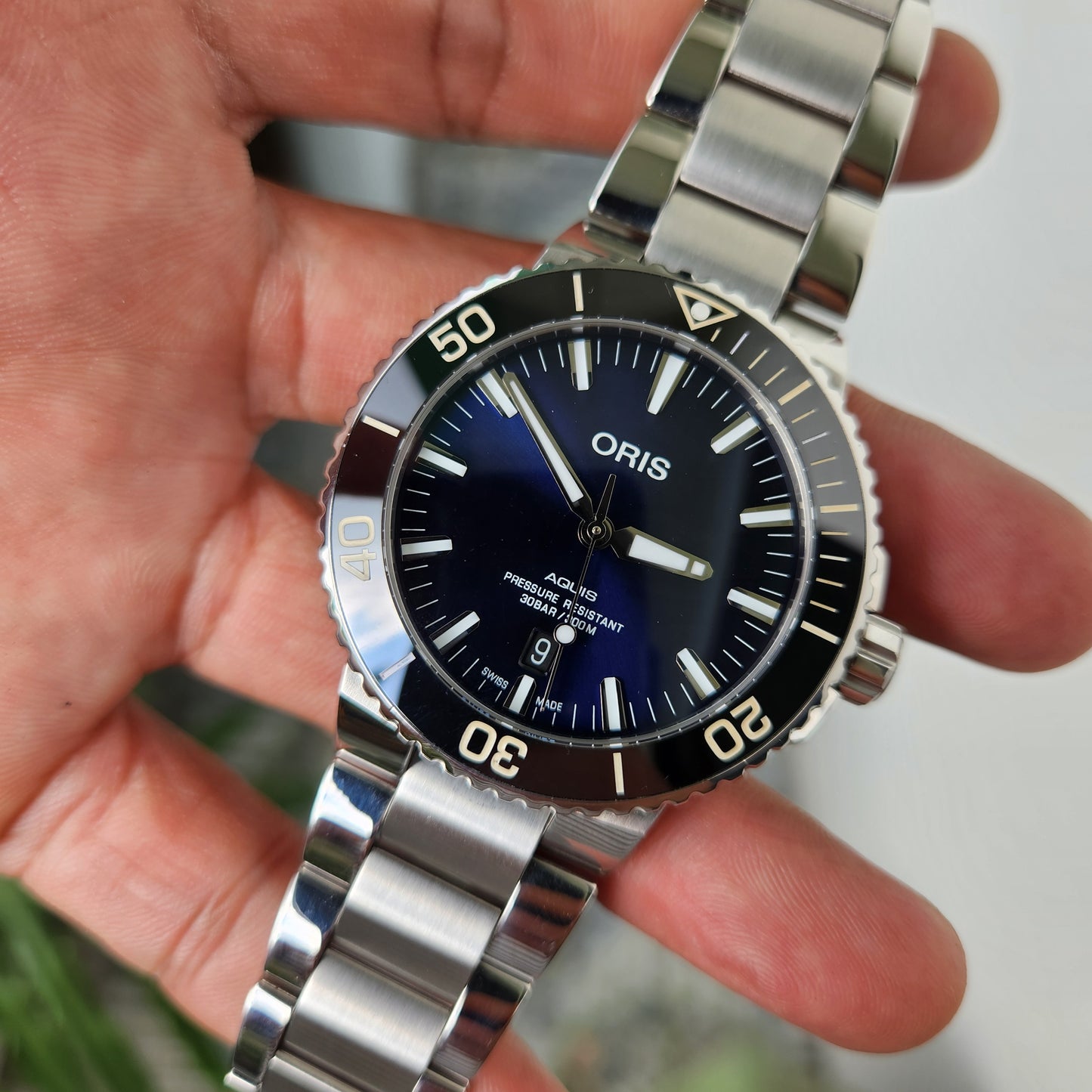 Oris Aquis Date Ceramic Bezel in Blue Dial 43.5mm - Complete Set