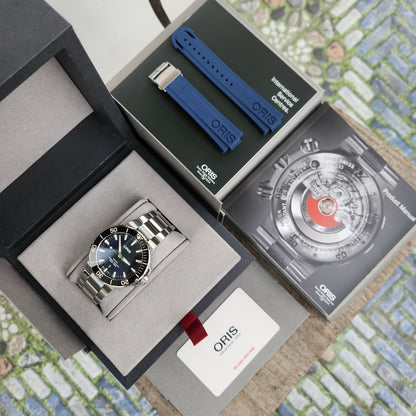 Oris Aquis Date Ceramic Bezel in Blue Dial 43.5mm - Complete Set