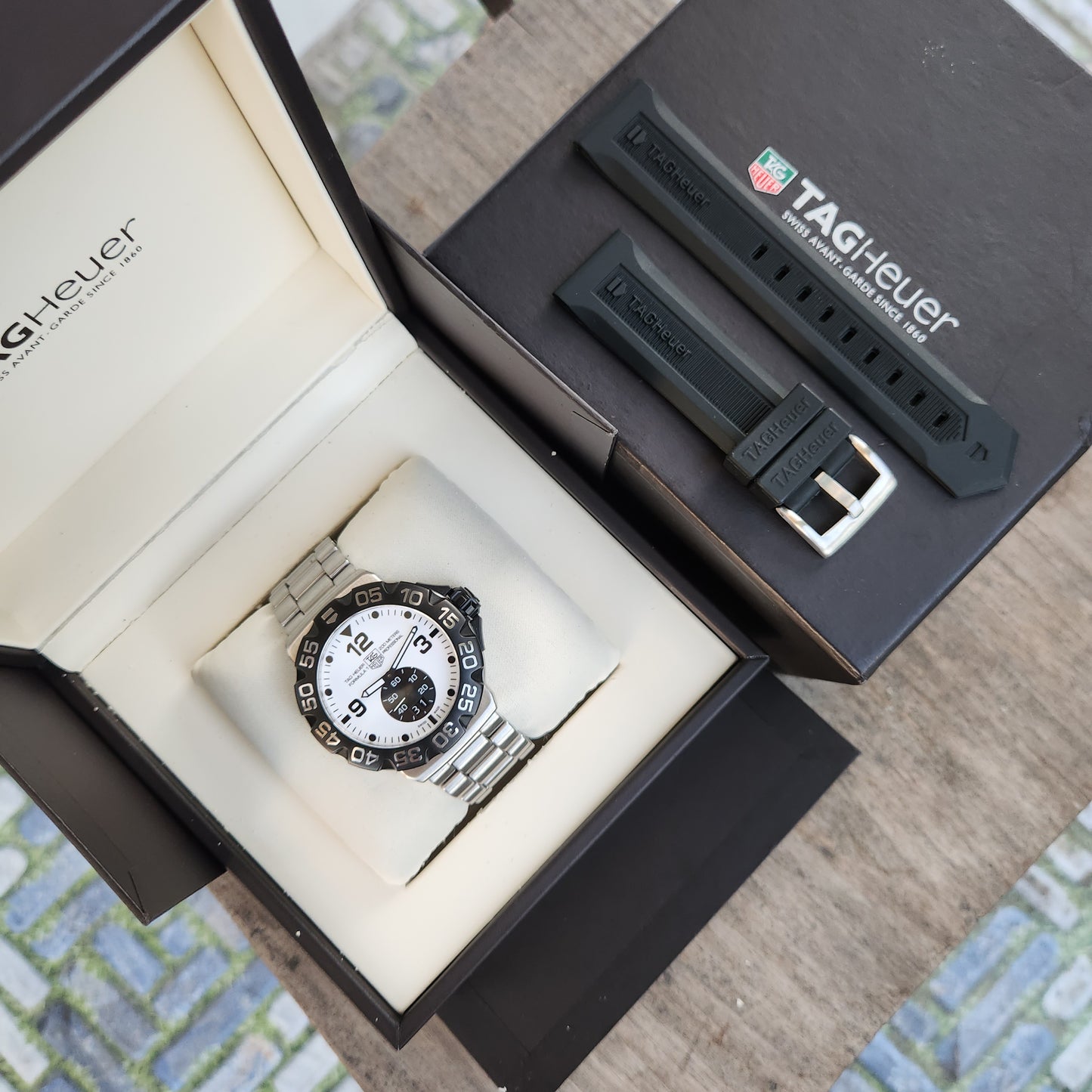 Tag Heuer F1 Grande Date Full Lume White Dial 44mm