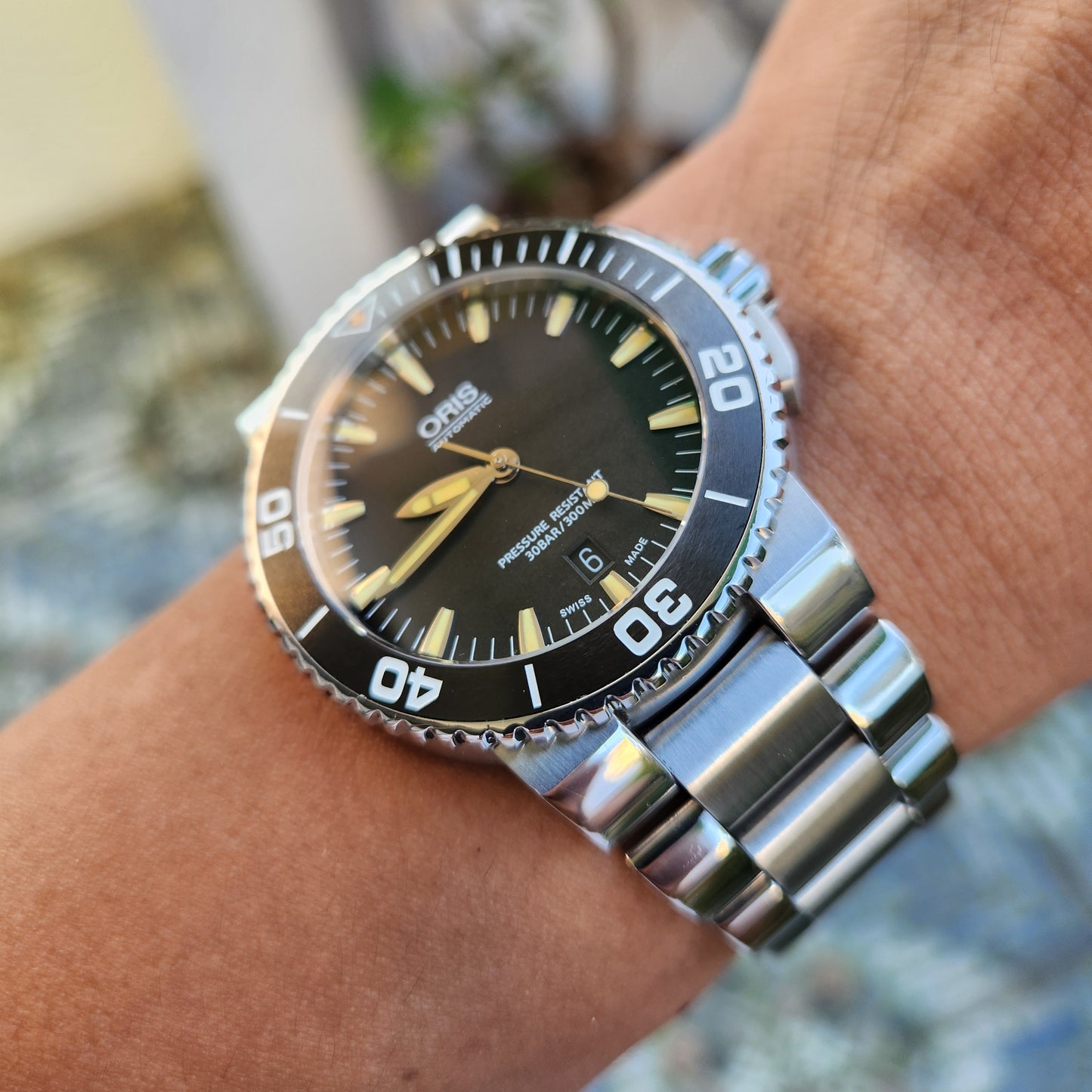 Oris Aquis Date Matte Ceramic Bezel with Orange Indeces in Black Dial 43.5mm