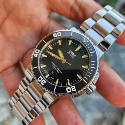 Oris Aquis Date Matte Ceramic Bezel with Orange Indeces in Black Dial 43.5mm