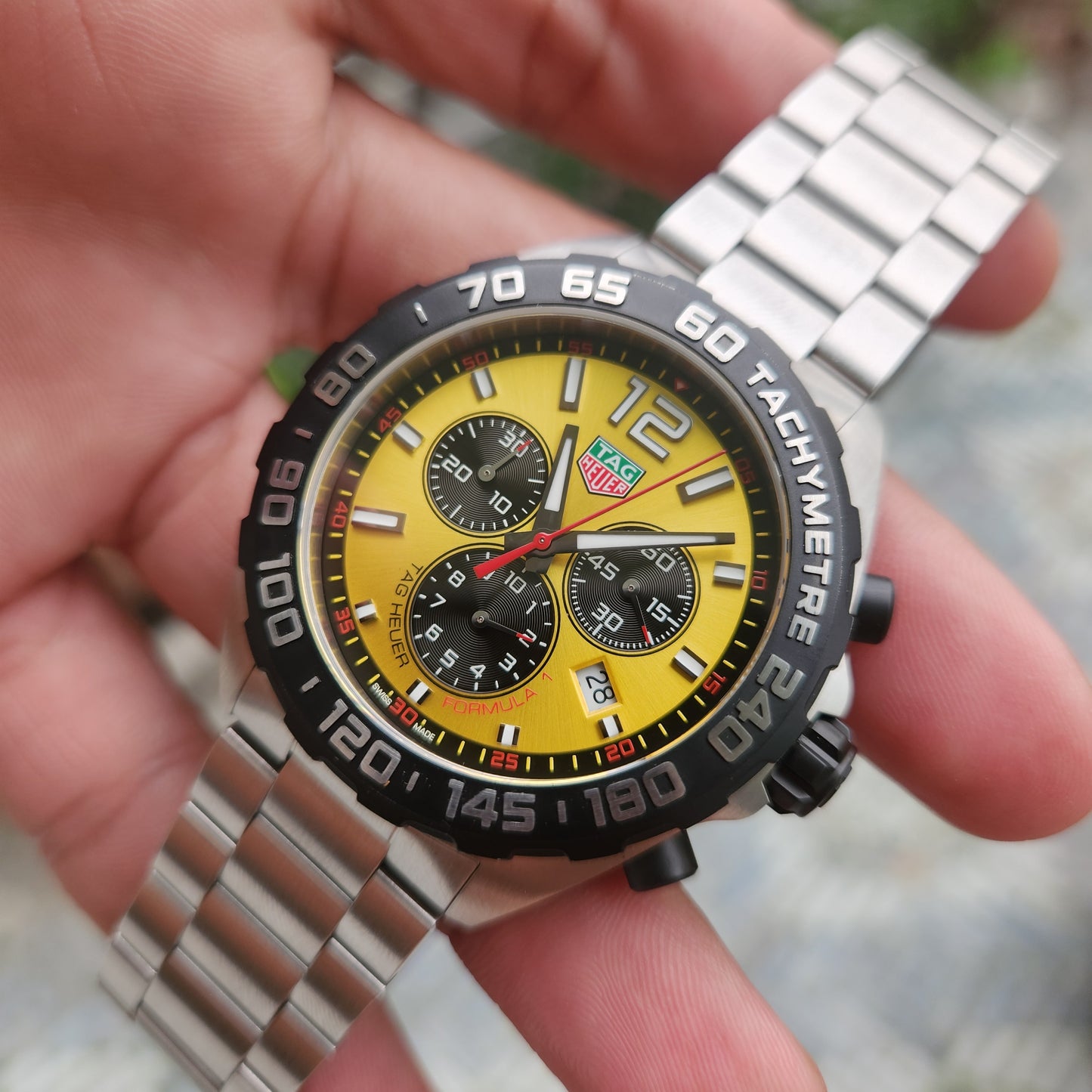 Tag Heuer F1 Chronograph in Yellow Dial 43mm
