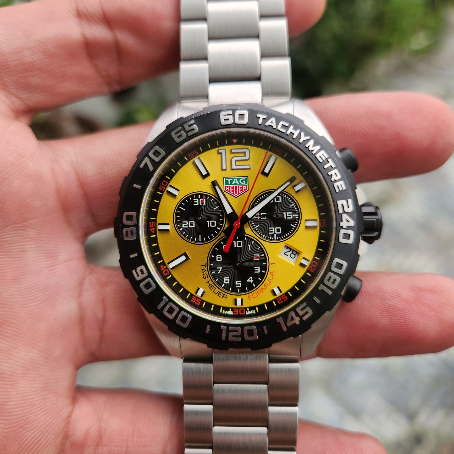 Tag Heuer F1 Chronograph in Yellow Dial 43mm
