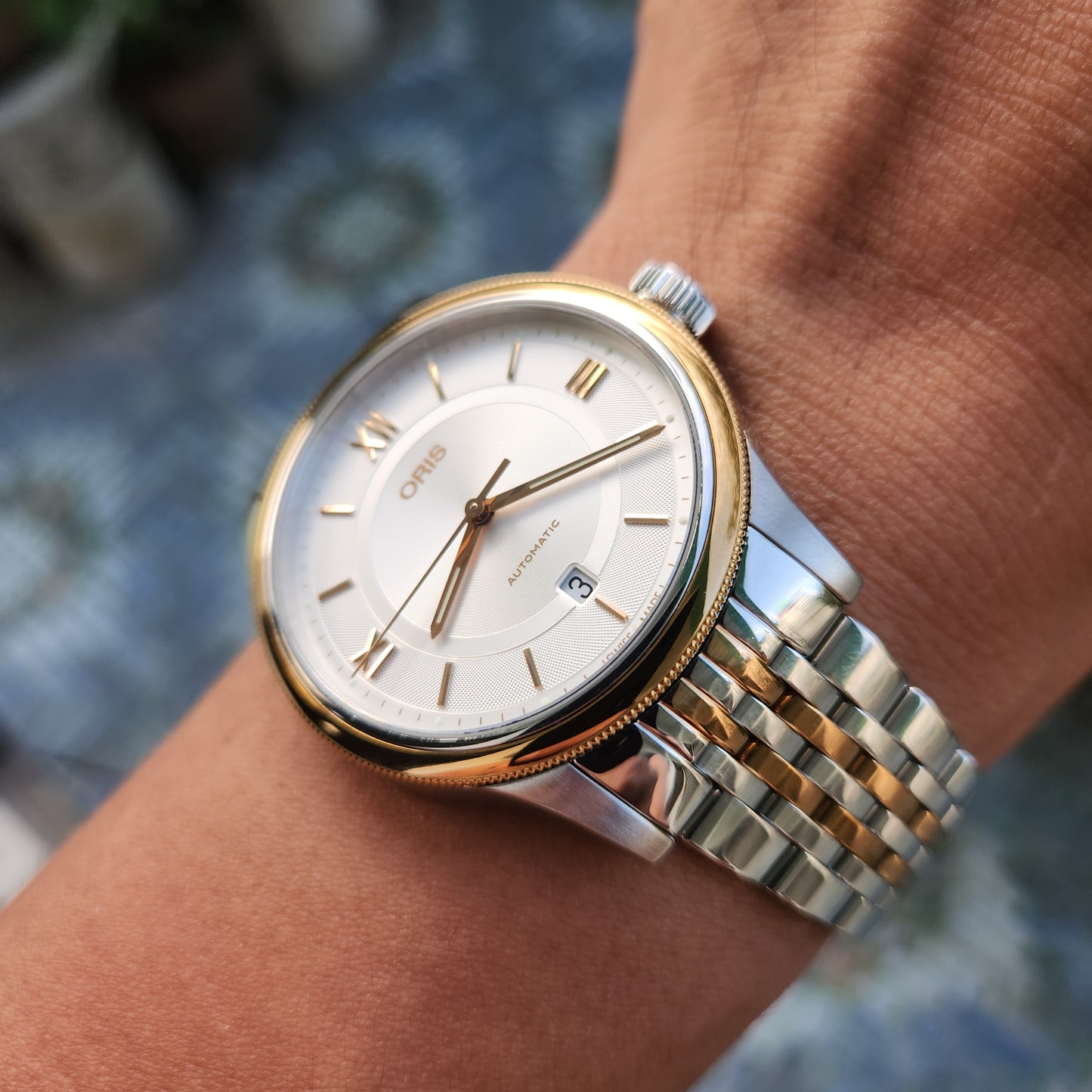 Oris Classic Date Rose Gold (Bezel and Indeces) in Silver Guilloche Dial 42mm - Complete Set