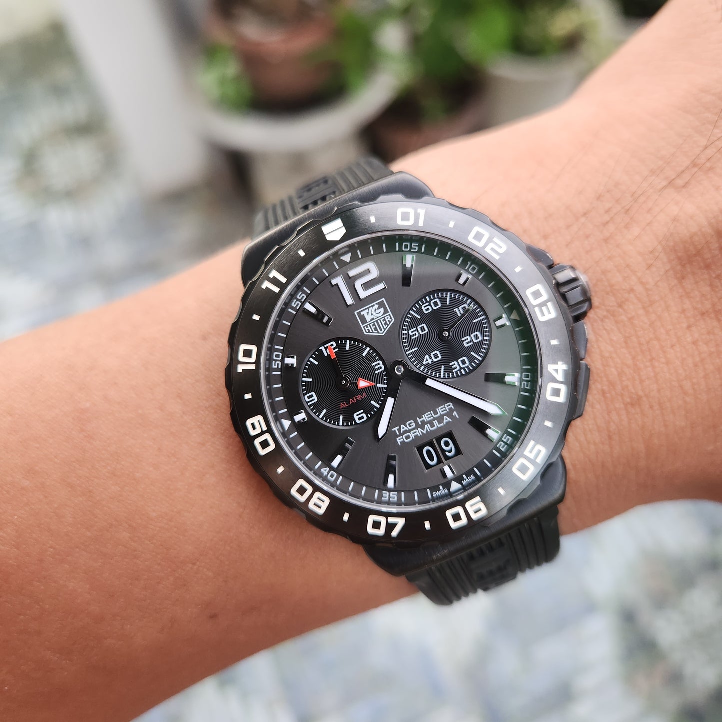 Tag Heuer F1 Grande Date Alarm Ceramic Bezel in Anthracite Grey Dial 42mm