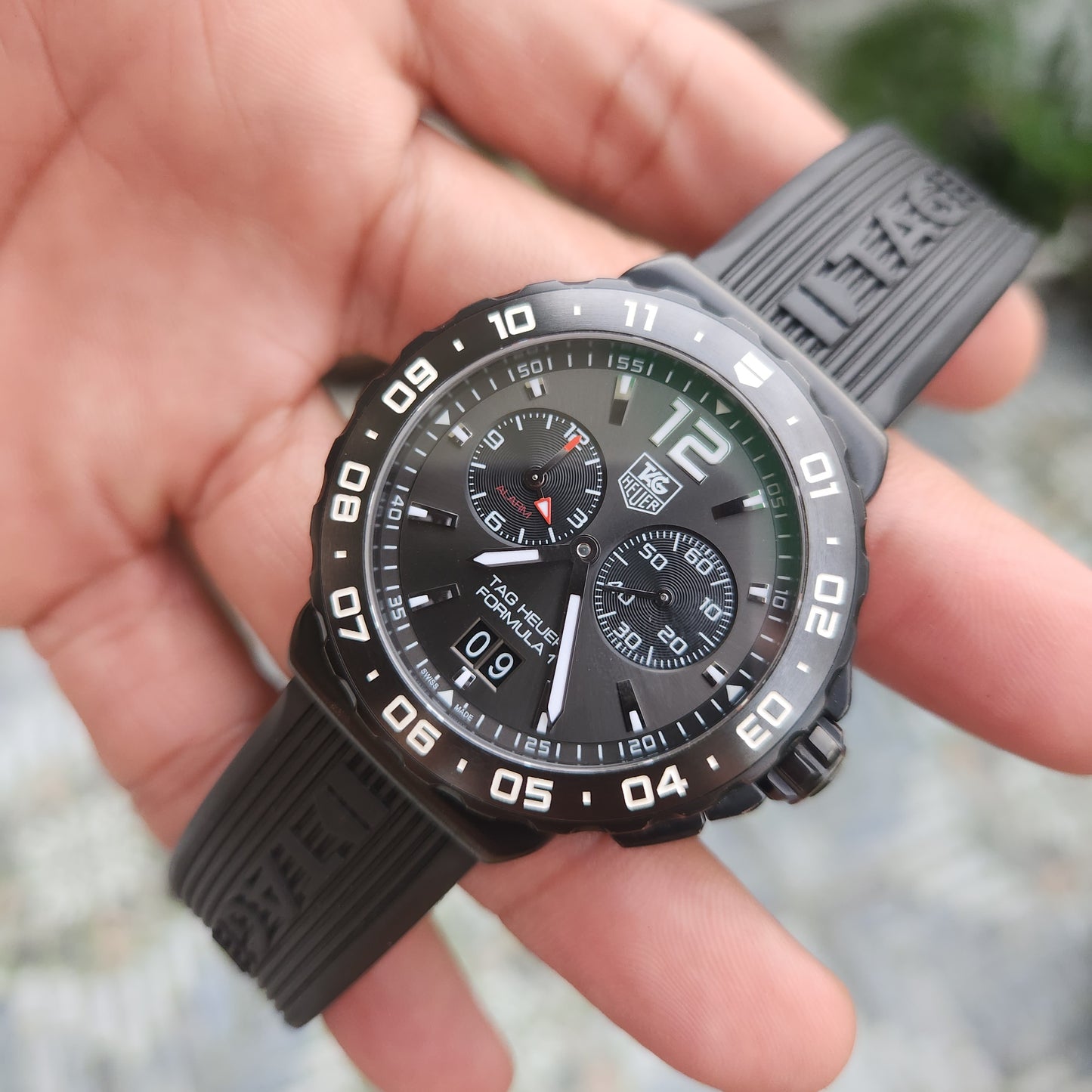 Tag Heuer F1 Grande Date Alarm Ceramic Bezel in Anthracite Grey Dial 42mm