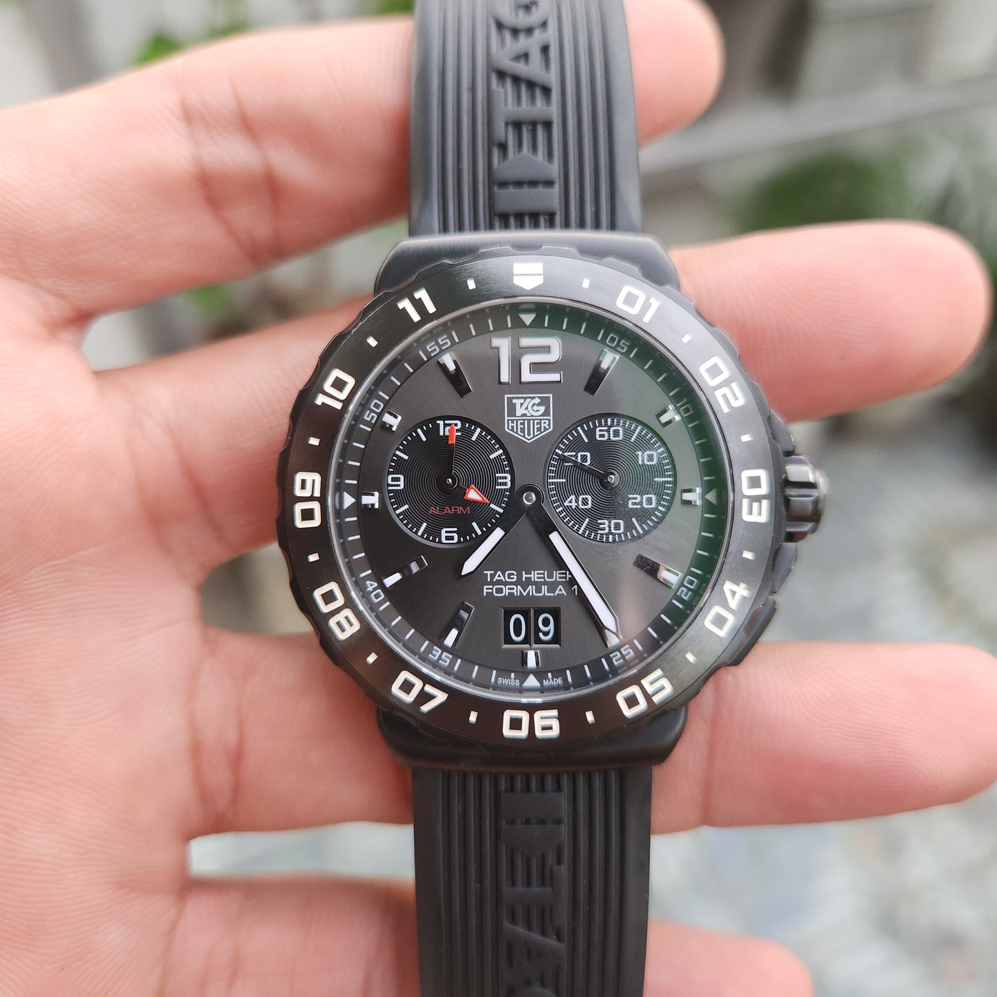Tag Heuer F1 Grande Date Alarm Ceramic Bezel in Anthracite Grey Dial 42mm