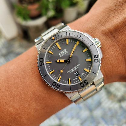 Oris Aquis Date Tungsten Bezel Orange Accent in Grey Dial 43mm - Complete Set