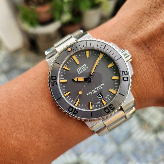 Oris Aquis Date Tungsten Bezel Orange Accent in Grey Dial 43mm - Complete Set