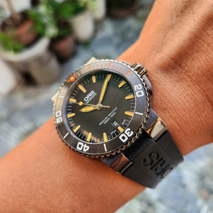 Oris Aquis Date Grey PVD case, Ceramic Bezel with Orange Accents in Black Dial 43mm
