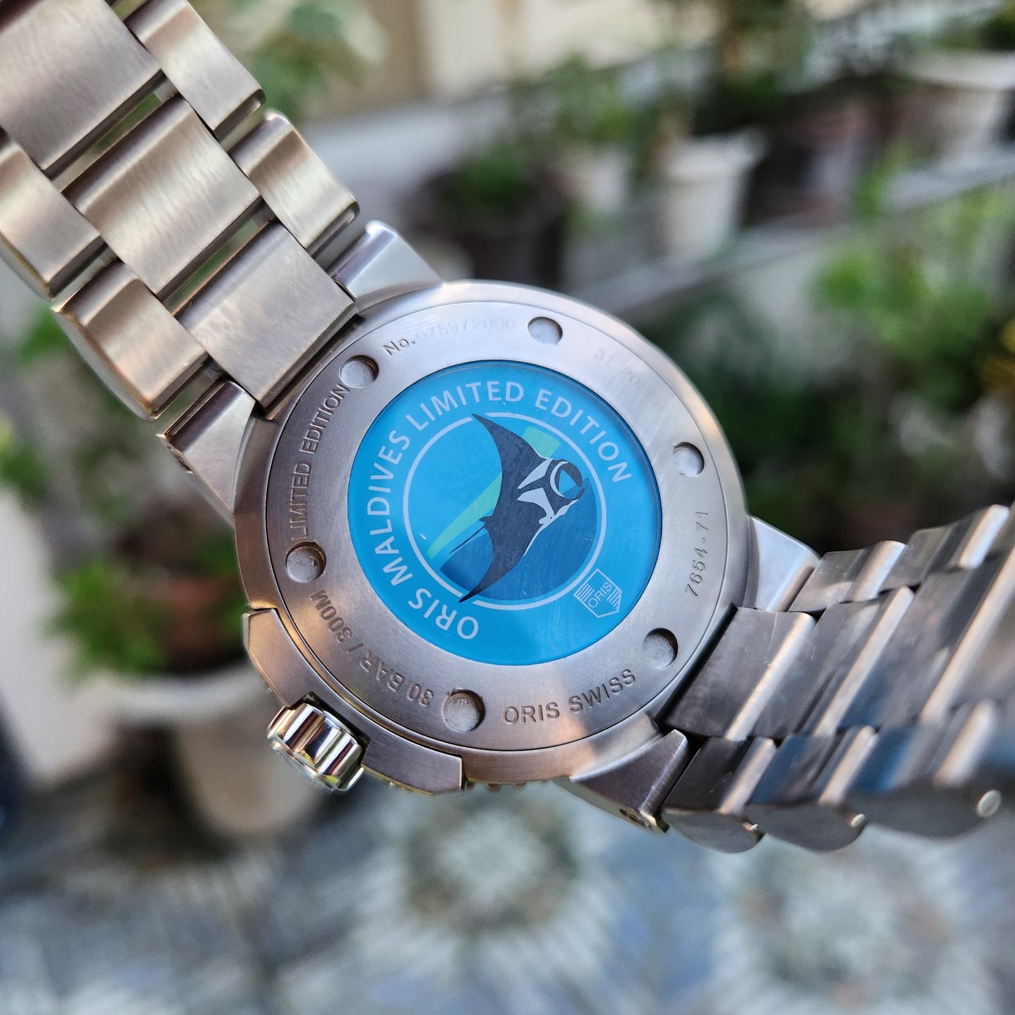 Oris Aquis Maldives Limited Edition Ceramic Bezel in Dark Blue Dial 43mm Titanium - Complete Set