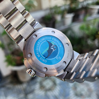 Oris Aquis Maldives Limited Edition Ceramic Bezel in Dark Blue Dial 43mm Titanium - Complete Set