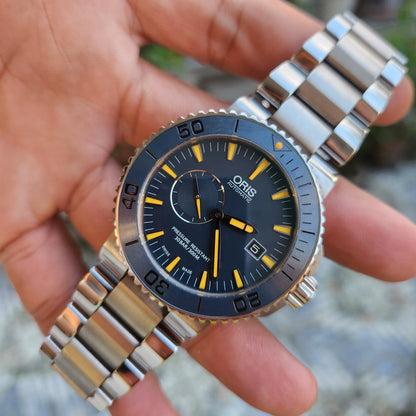 Oris Aquis Maldives Limited Edition Ceramic Bezel in Dark Blue Dial 43mm Titanium - Complete Set