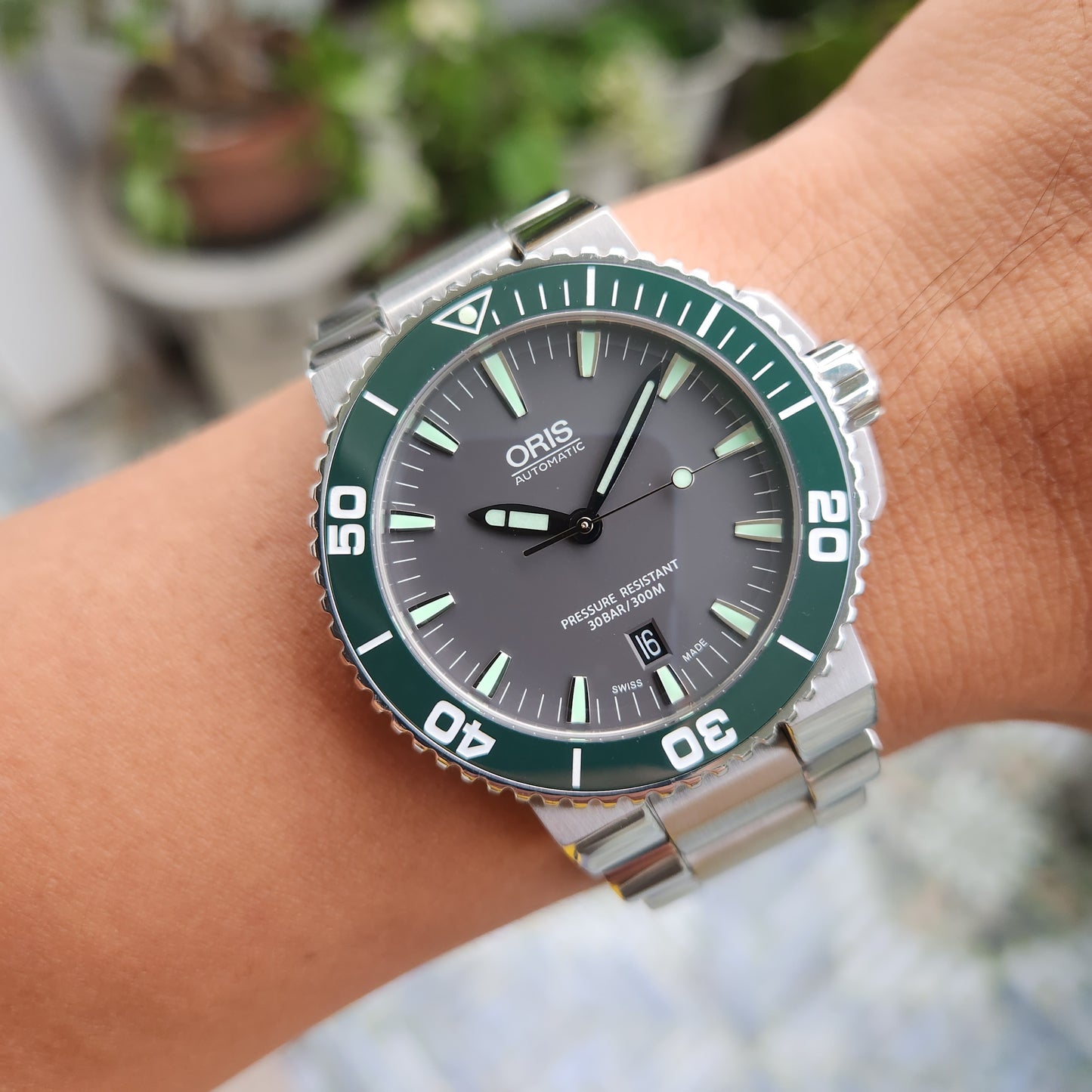 Oris Aquis Date Green Ceramic Bezel in Grey Dial 43mm