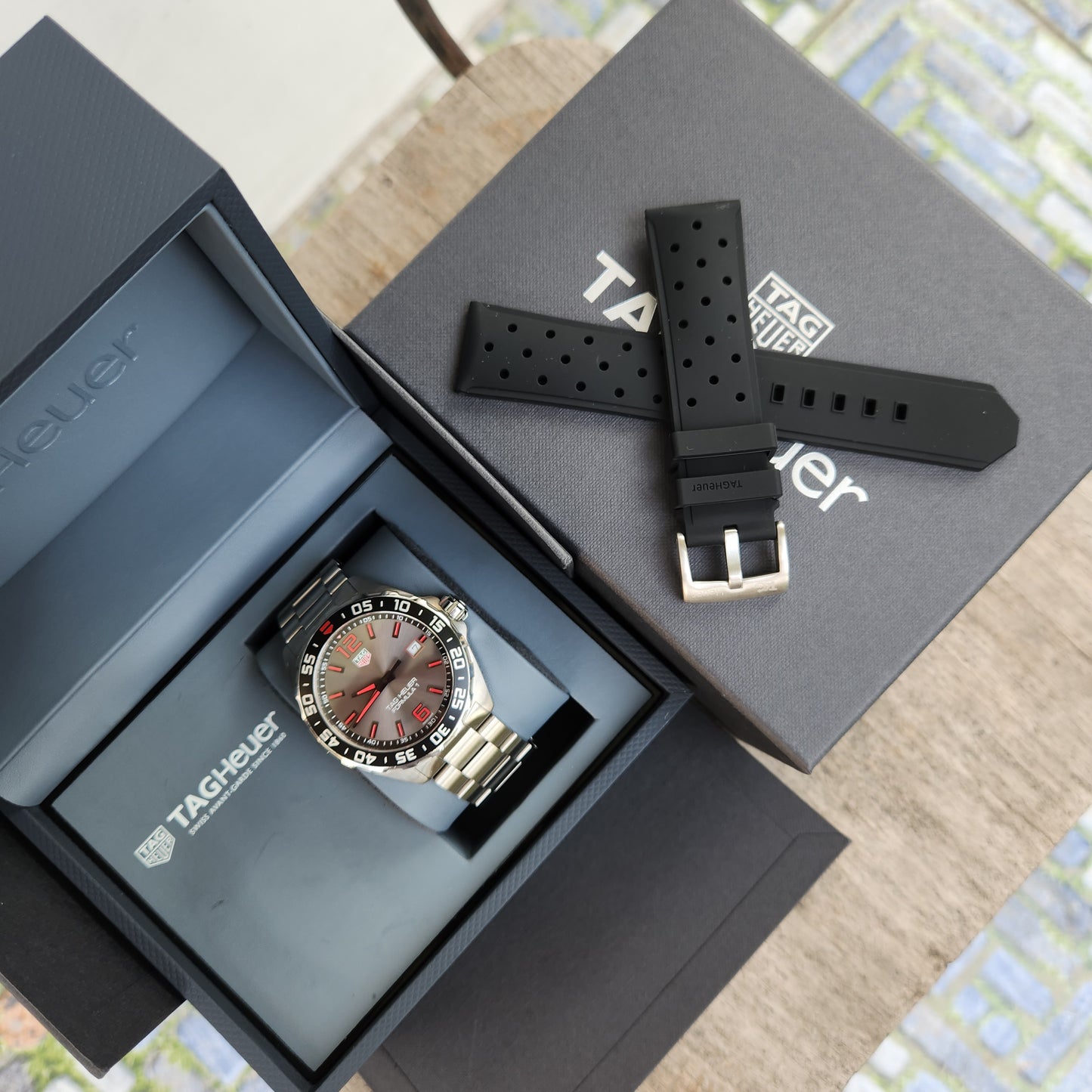 Tag Heuer F1 Steel Alu Black Bezel / Red Indeces in Grey Sunray Dial 43mm