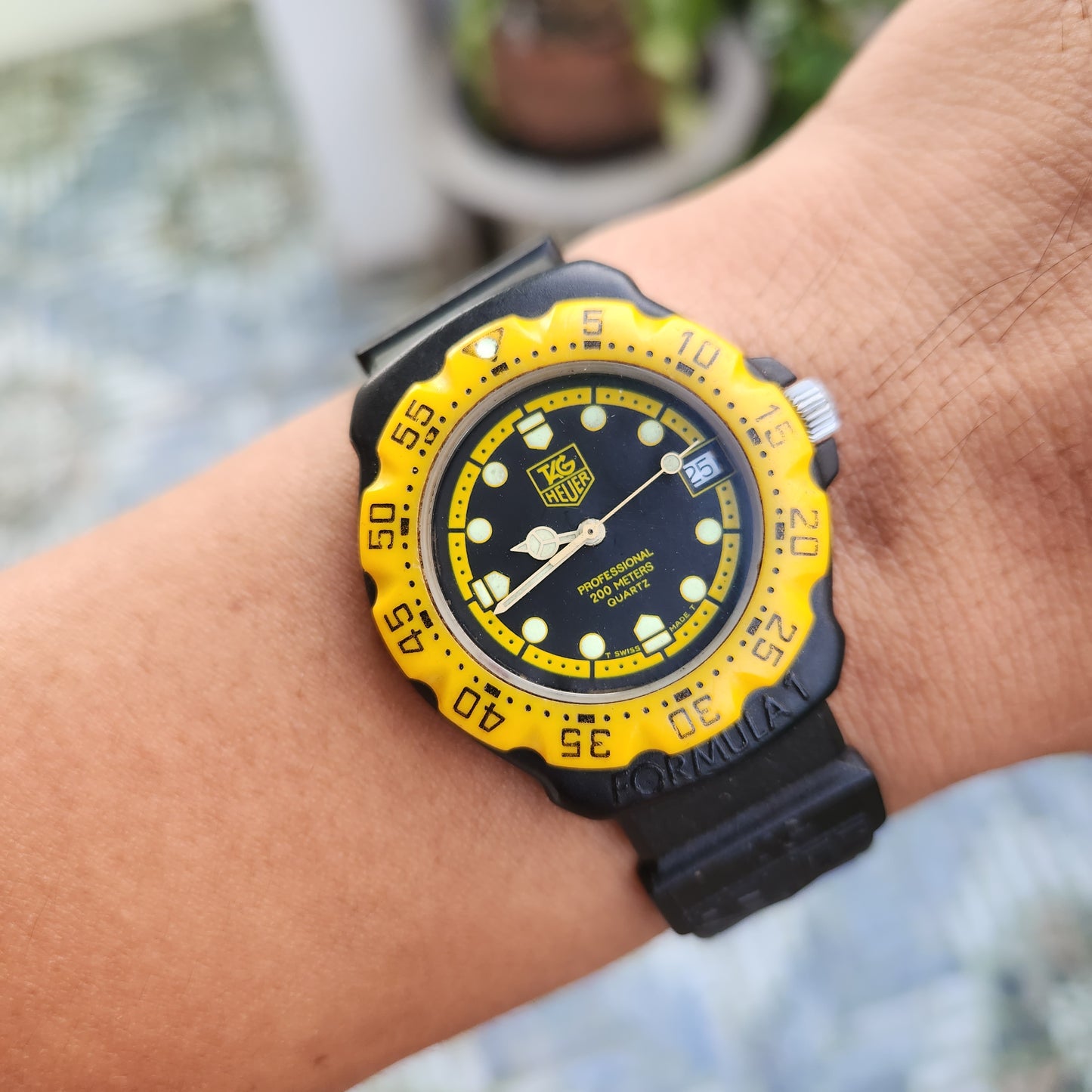 Tag Heuer F1 Classic Midsize Yellow Bezel in Black Dial