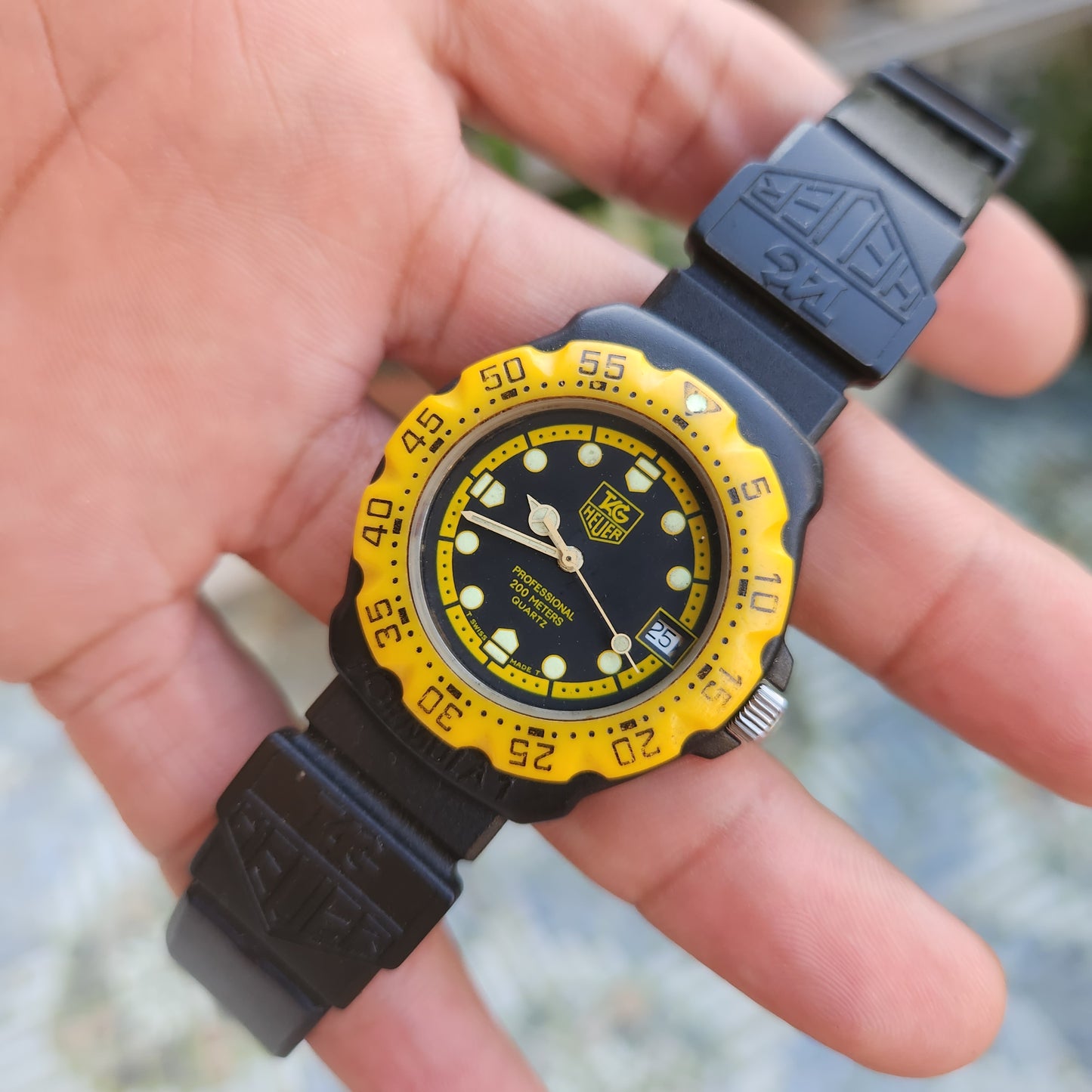 Tag Heuer F1 Classic Midsize Yellow Bezel in Black Dial