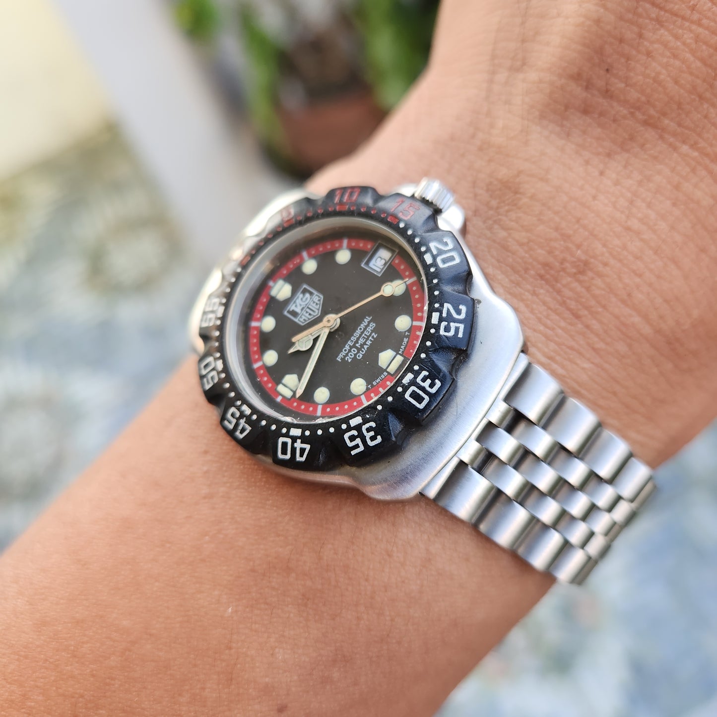 Tag Heuer F1 Classic Midsize Red Accent in Black Dial 34mm
