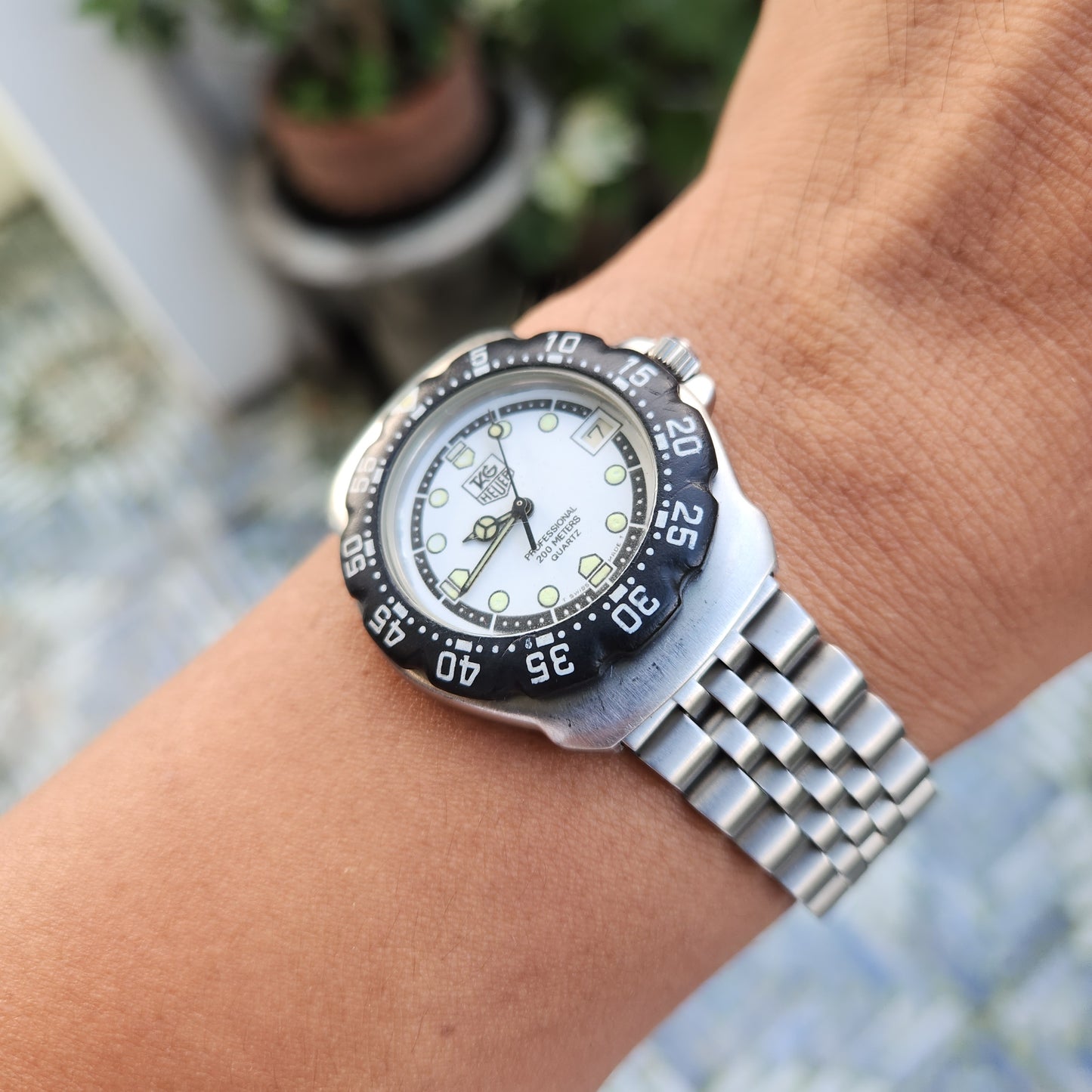 Tag Heuer F1 Classic Midsize Black Bezel in White Dial 34mm