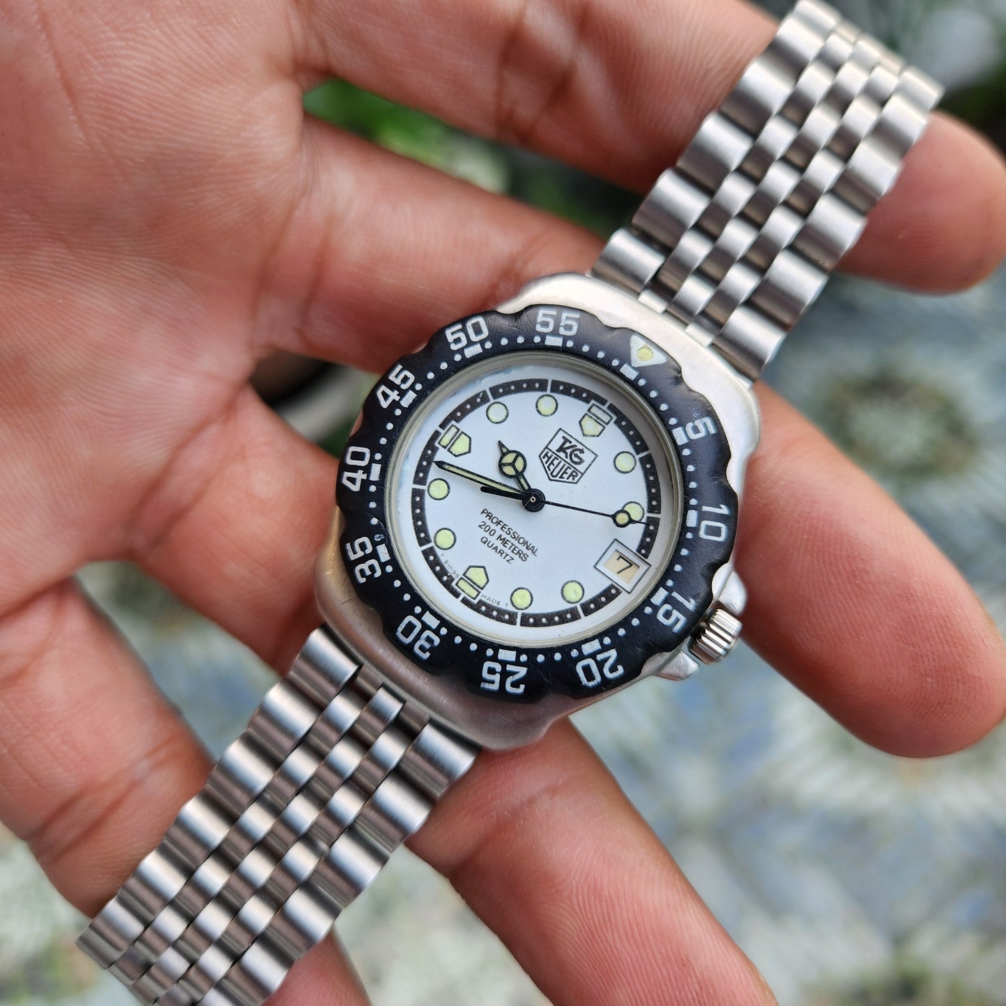 Tag Heuer F1 Classic Midsize Black Bezel in White Dial 34mm