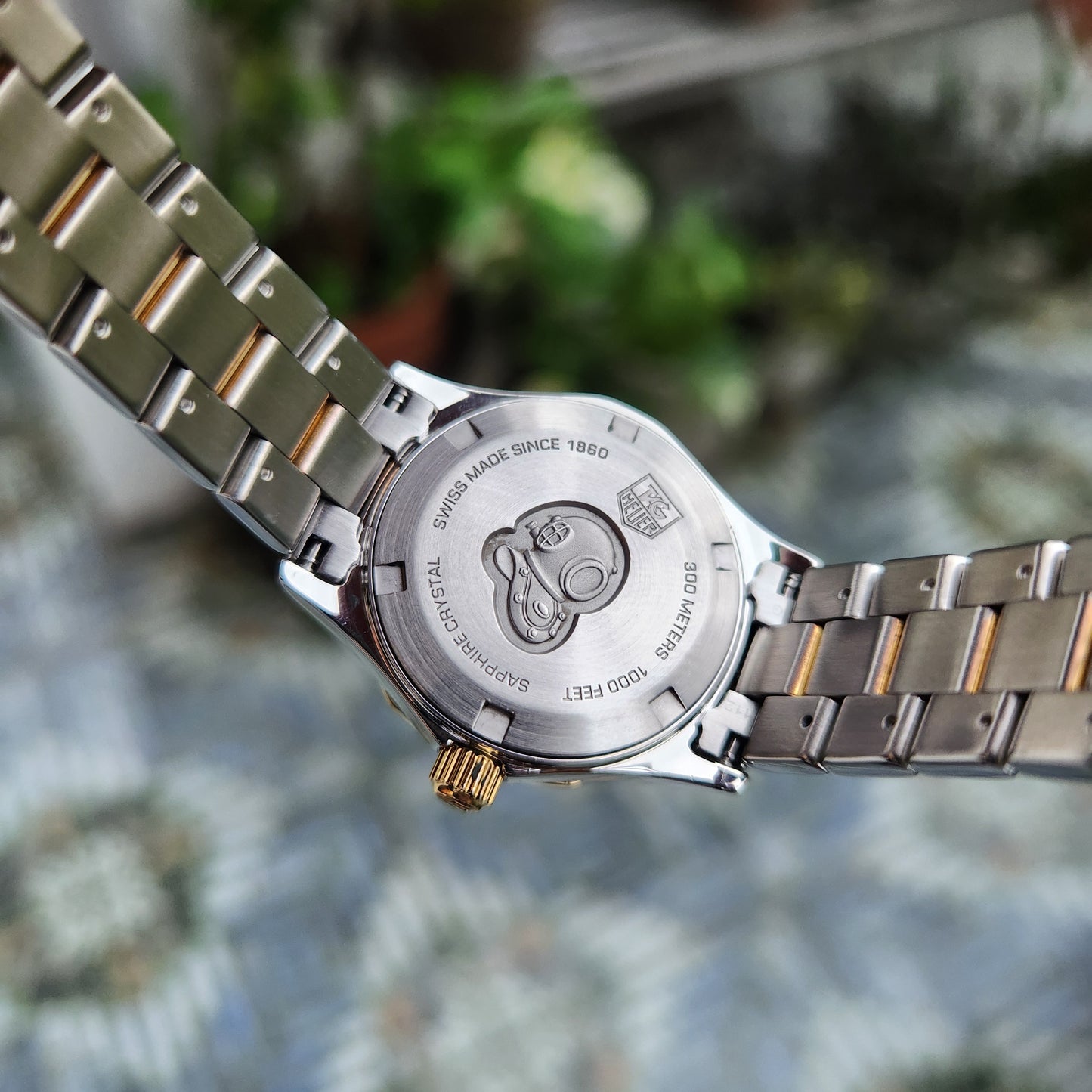 Tag Heuer Ladies Aquaracer Two-Tone 18k yellow gold Bezel in White Mother of Pearl Dial with Diamonds 27mm