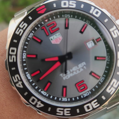 Tag Heuer F1 Steel Alu Black Bezel / Red Indeces in Grey Sunray Dial 43mm